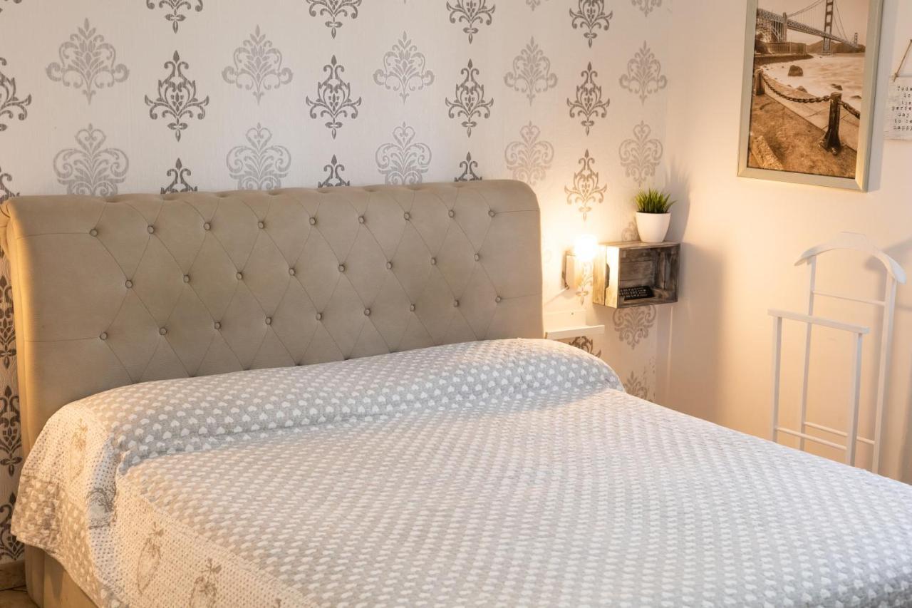 Emotions Bed & Breakfast Фиумичино Екстериор снимка
